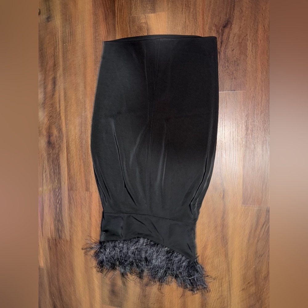 Nwt Lpa
Aurora Dress Black ostrich feather revolve L formal party evening $240 - Picture 6 of 7